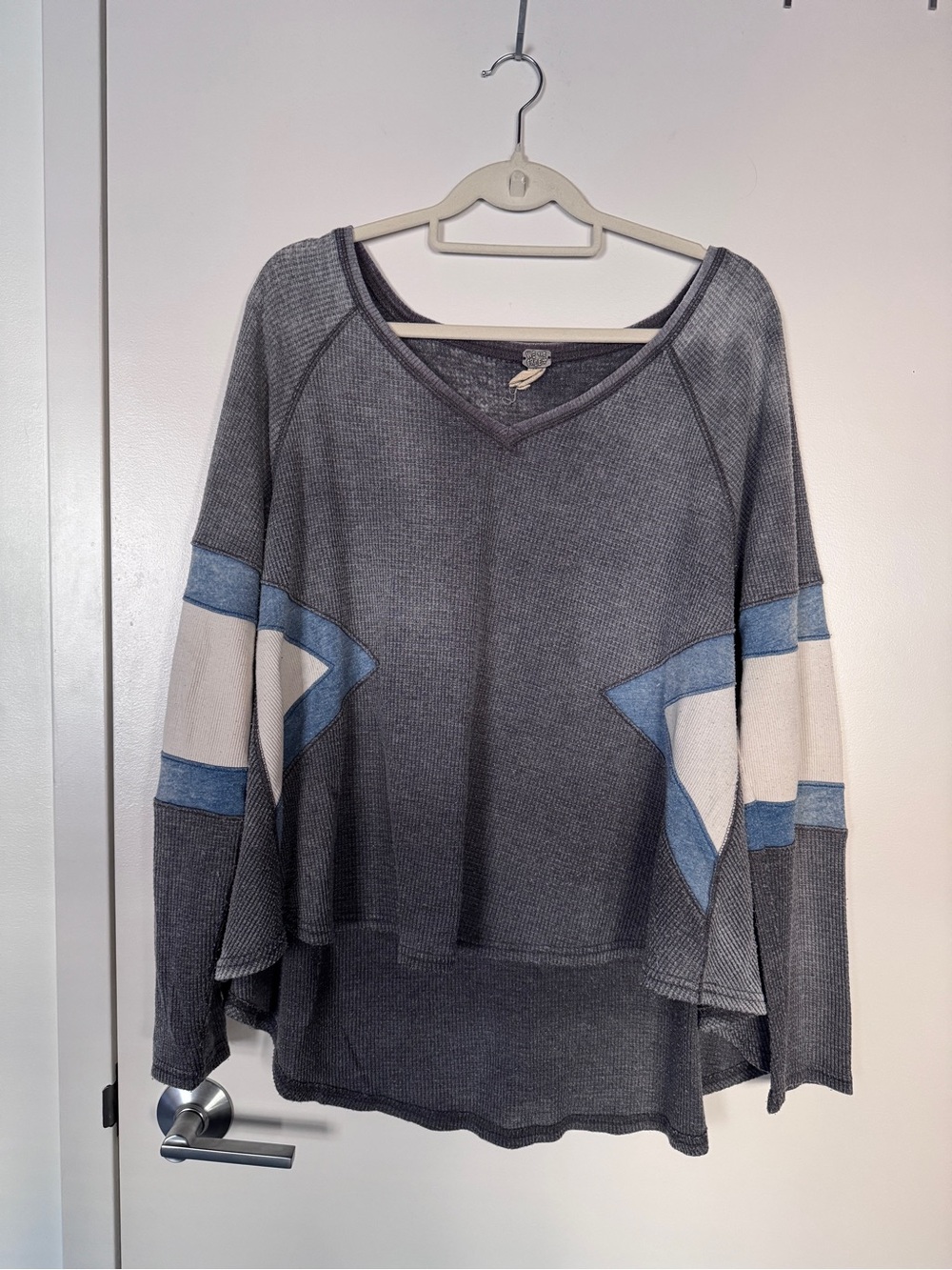 Free PeopleWe The Free Gray V-Neck Colorblock Pullover with Blue & Cream Accents